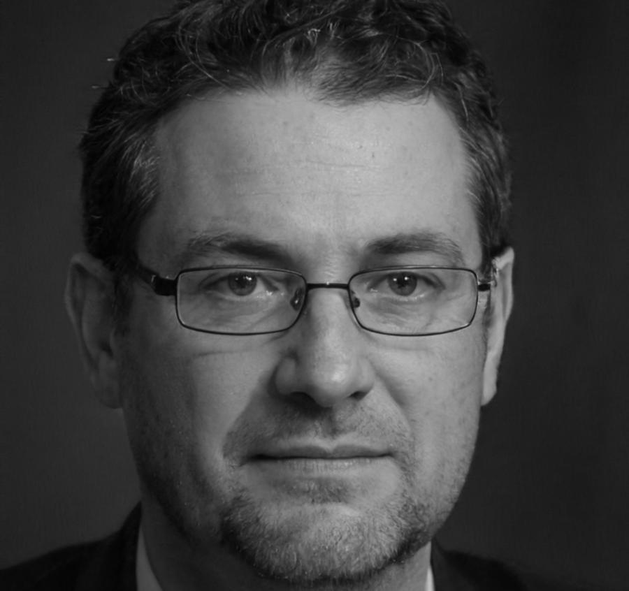 Portret Andrei Popescu, consultant financiar și formator