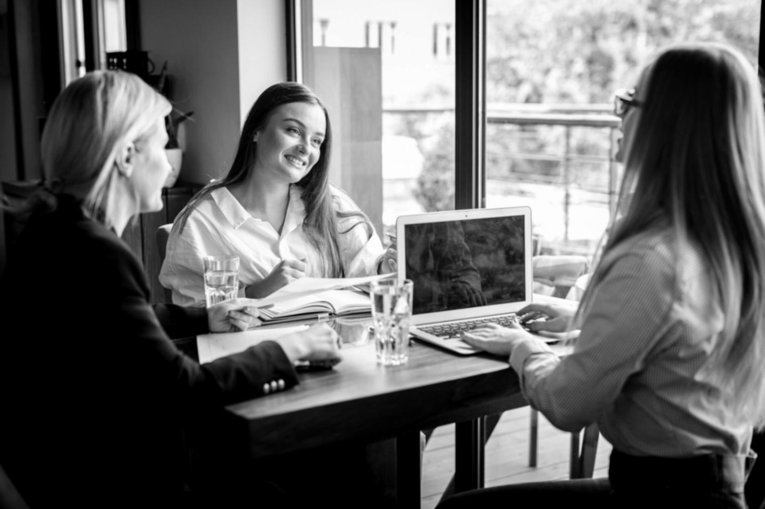 Consultanță business aralumareo România